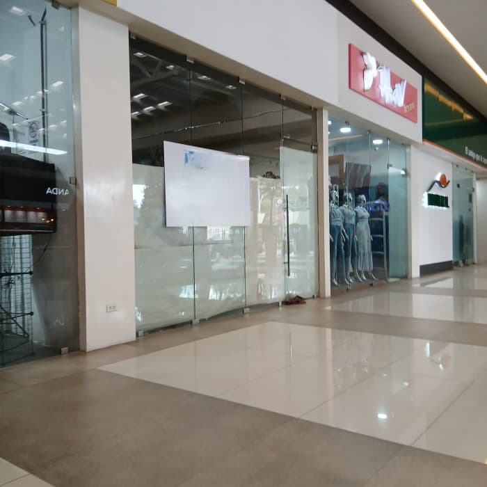 Local comercial en renta en importante plaza comercial - foto 1