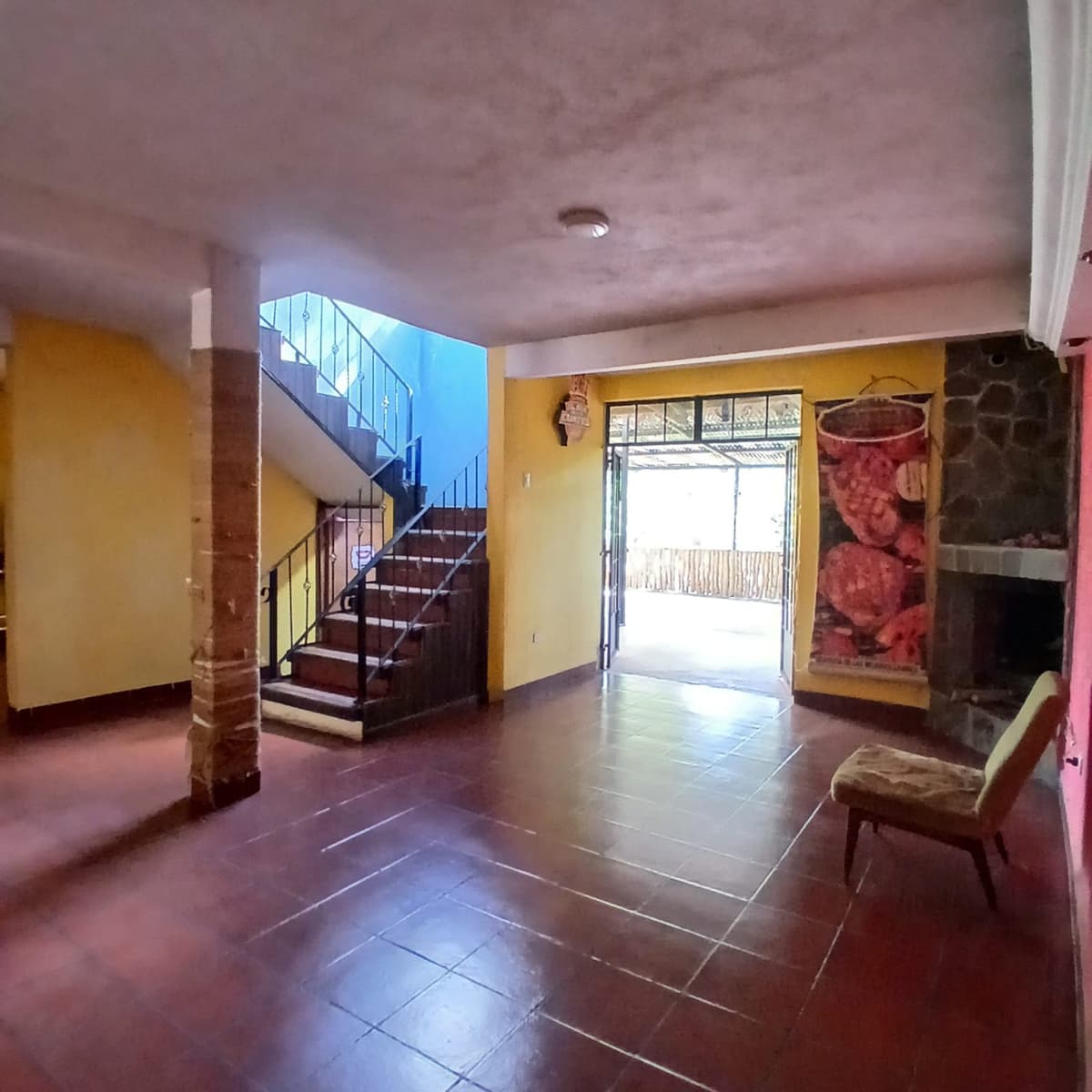 Amplia casa con terreno en venta en Bárcenas - foto 1