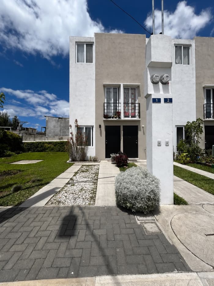 Casa en renta tipo Town House semi amueblada  - foto 1
