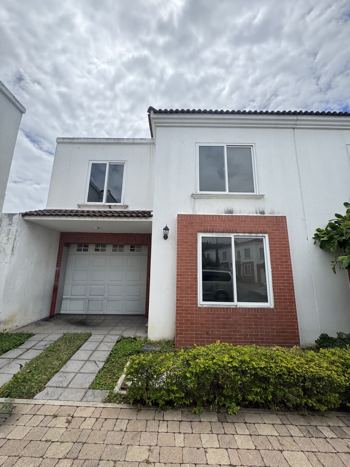 Vendo Casa en Cond en Zona 2 de Villa Nueva (Esquina) - foto 1