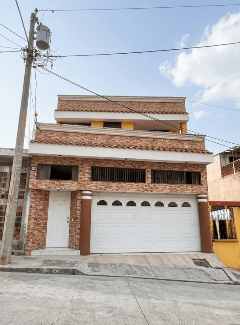 Casa en Venta Zona 18 dentro de residencial  - foto 1