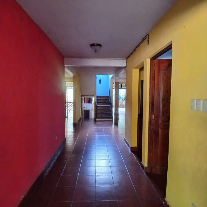 Amplia casa con terreno en venta en Bárcenas - foto 2