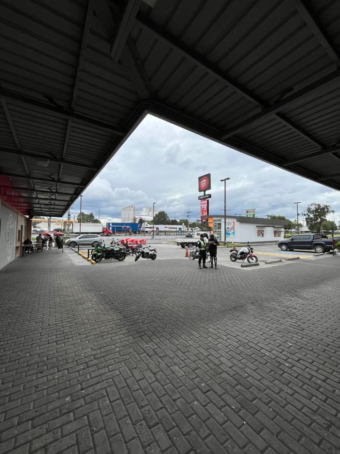 Local en renta en plaza comercial en el km 20 CA-9 - foto 4