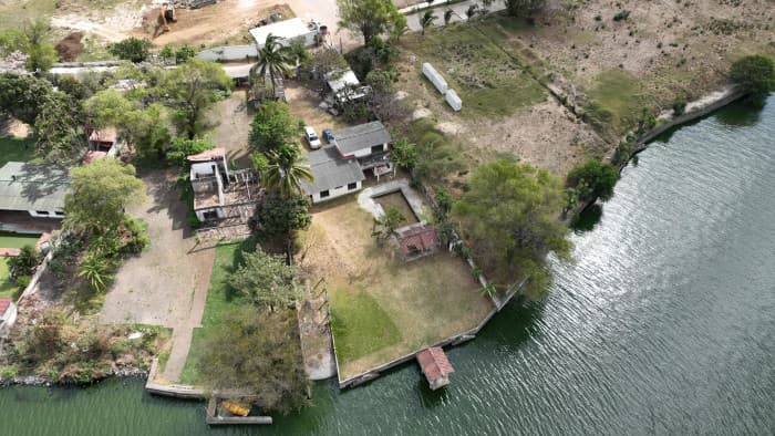 Chalet en venta a orilla del lago Amatitlán - foto 3