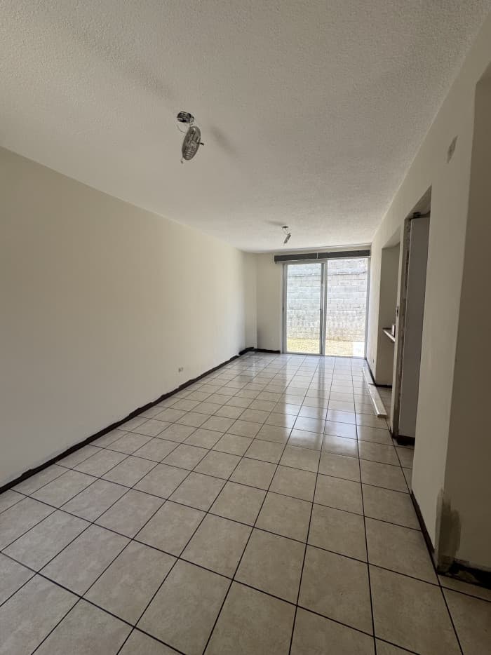 Rento Casa en Cond. Atras de Plaza Villa Nueva  - foto 2