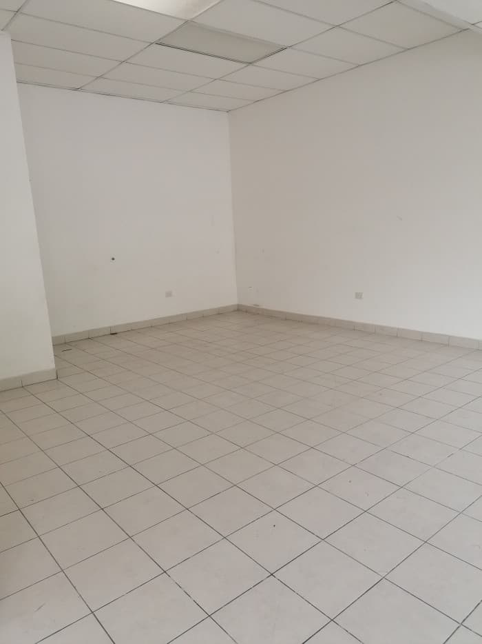 Se  renta local en Plaza  Comercial Prisma - foto 2