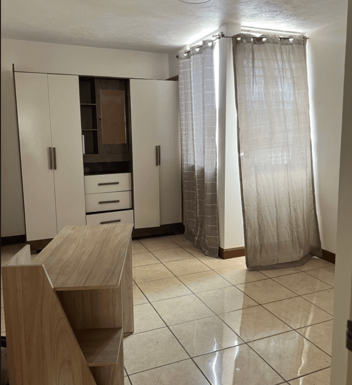 Casa en Venta Zona 18 dentro de residencial  - foto 4
