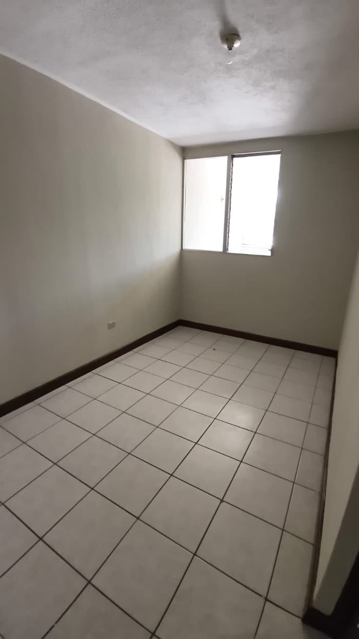 Amplia casa en venta en zona 18 Altos de la Atlántida - foto 3