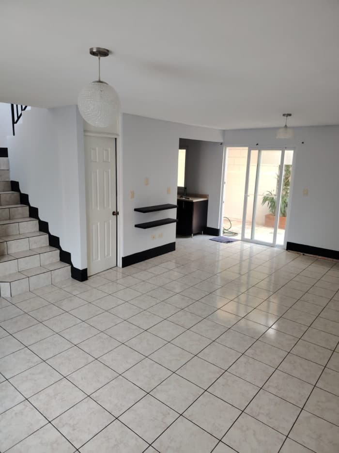 Casa en Venta en Condado Catalina, Villa Nueva. - foto 3