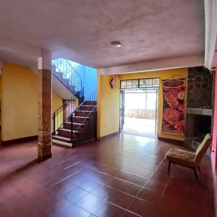 Amplia casa con terreno en venta en Bárcenas - foto 4