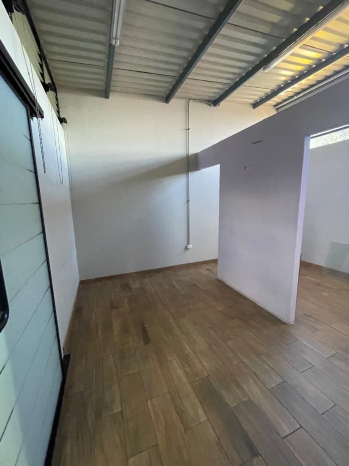 Local Amplio en Renta para Servicios Profesionales VN - foto 4