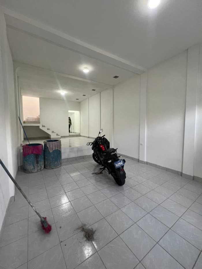 Casa con uso de suelo comercial. - foto 3
