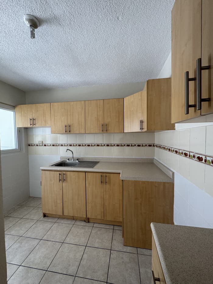 Rento Casa en Cond. Atras de Plaza Villa Nueva  - foto 4