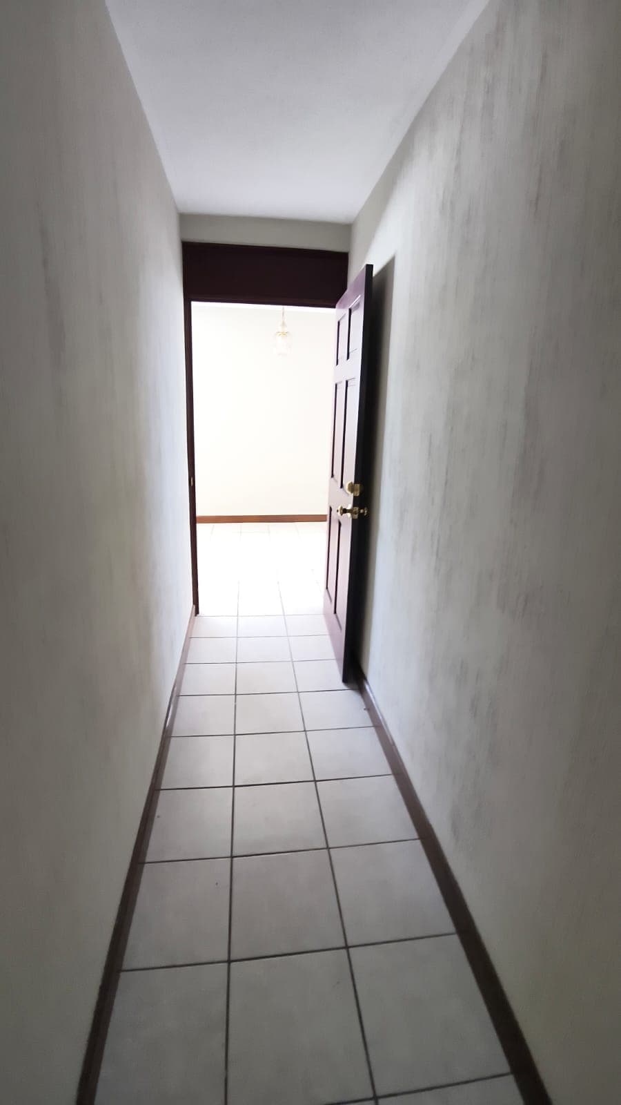 Amplia casa en venta en zona 18 Altos de la Atlántida - foto 2
