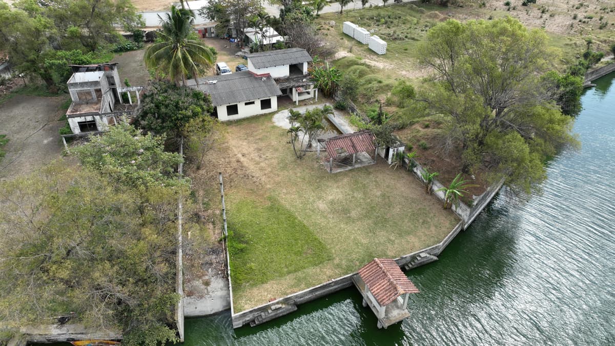 Chalet en venta a orilla del lago Amatitlán - foto 2
