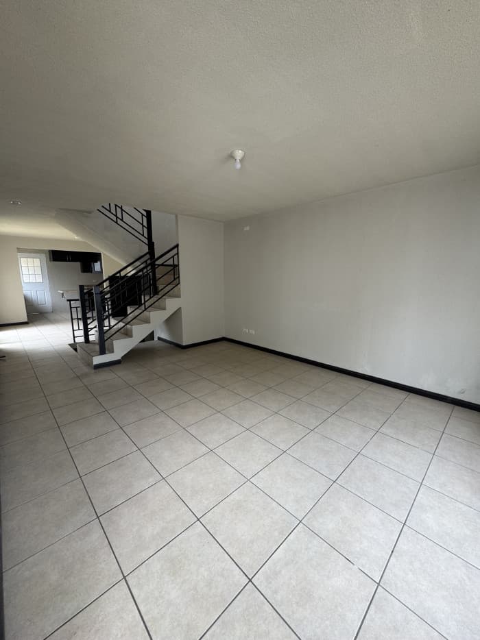 Vendo Casa en Cond en Zona 2 de Villa Nueva (Esquina) - foto 2