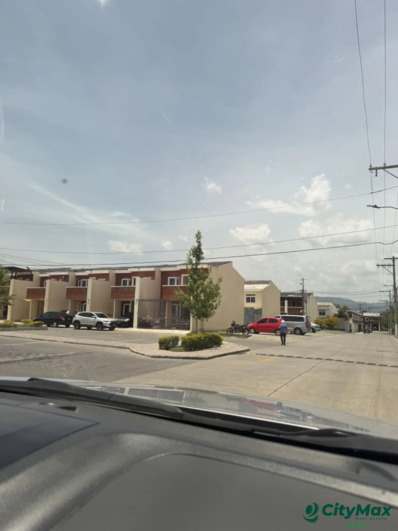 Rento Casa en Cond. Atras de Plaza Villa Nueva - foto 1