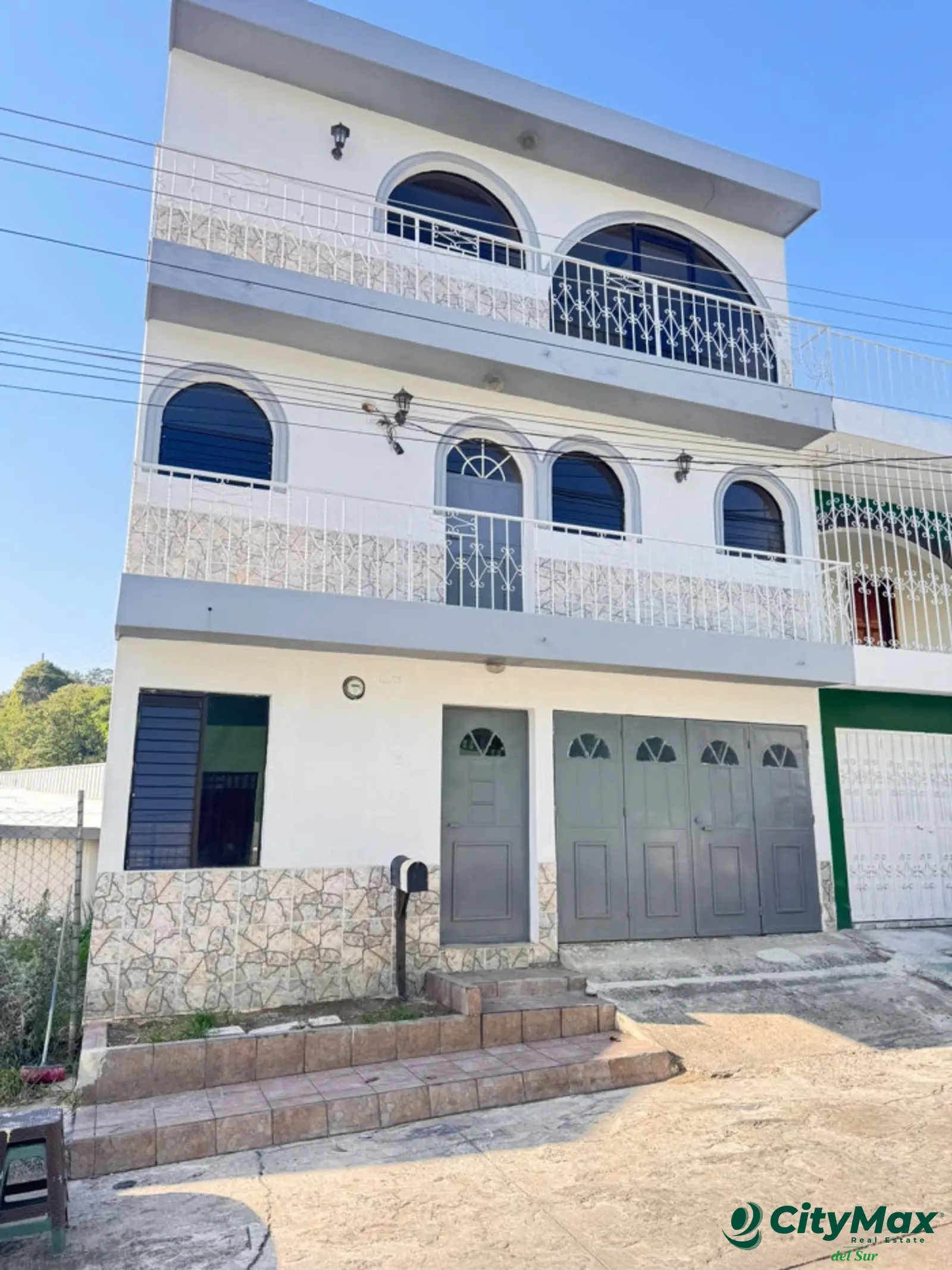 Amplia casa en venta en zona 18 Altos de la Atlántida - foto 1