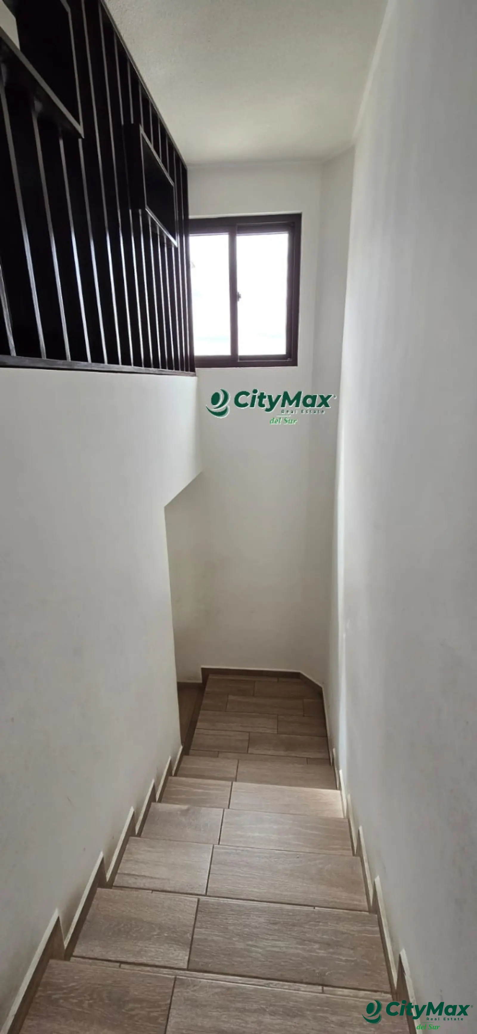 Casa en venta en Andana 2 en Hacienda de Las Flores - Gradas de acceso 3er nivel