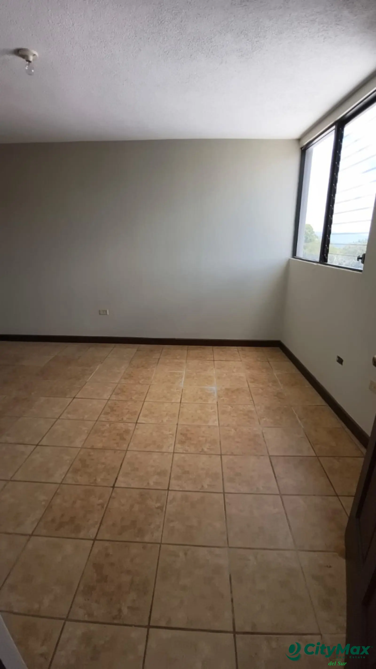 Amplia casa en venta en zona 18 Altos de la Atlántida - foto 27