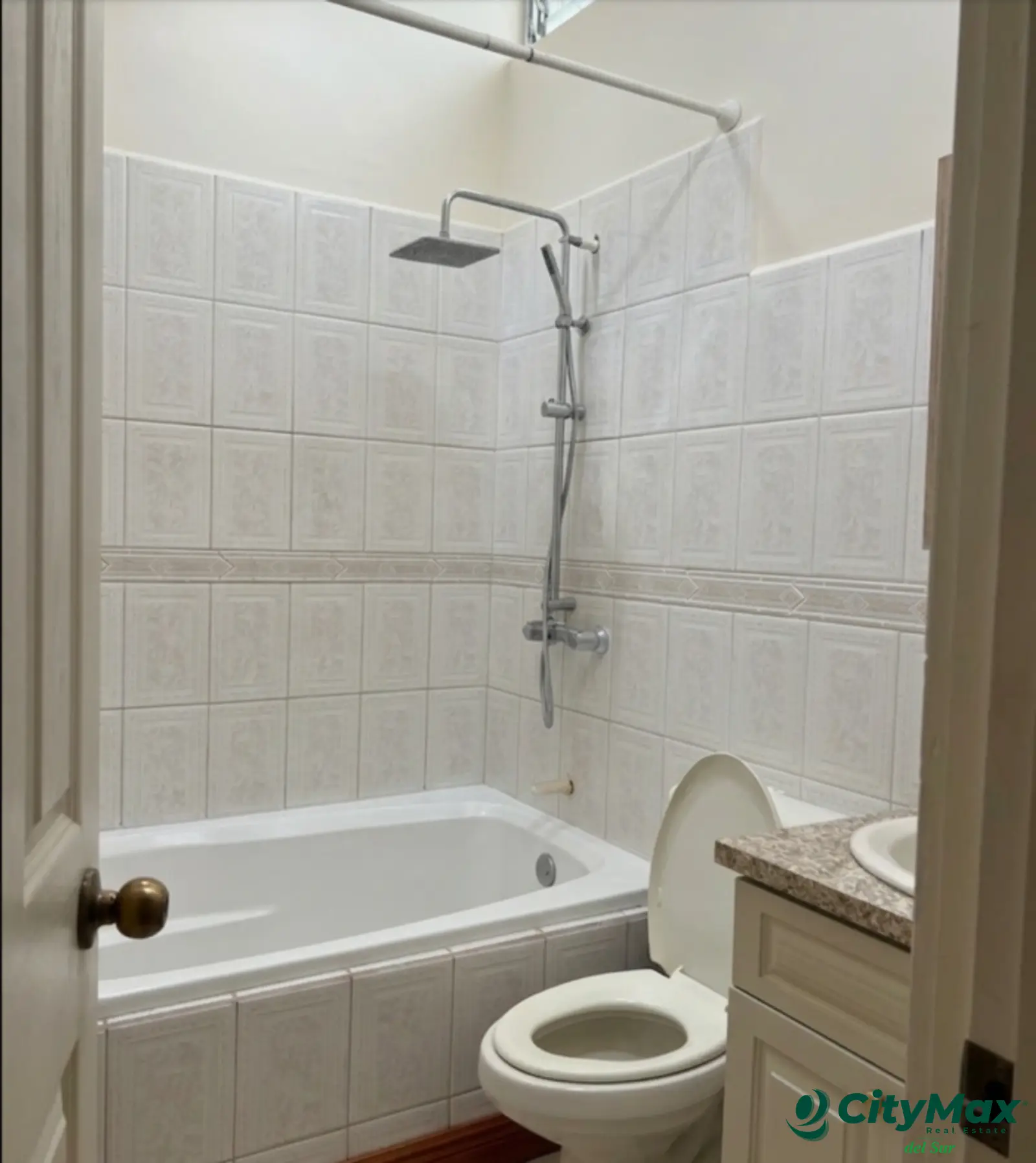 Casa en Venta Zona 18 dentro de residencial  - foto 5