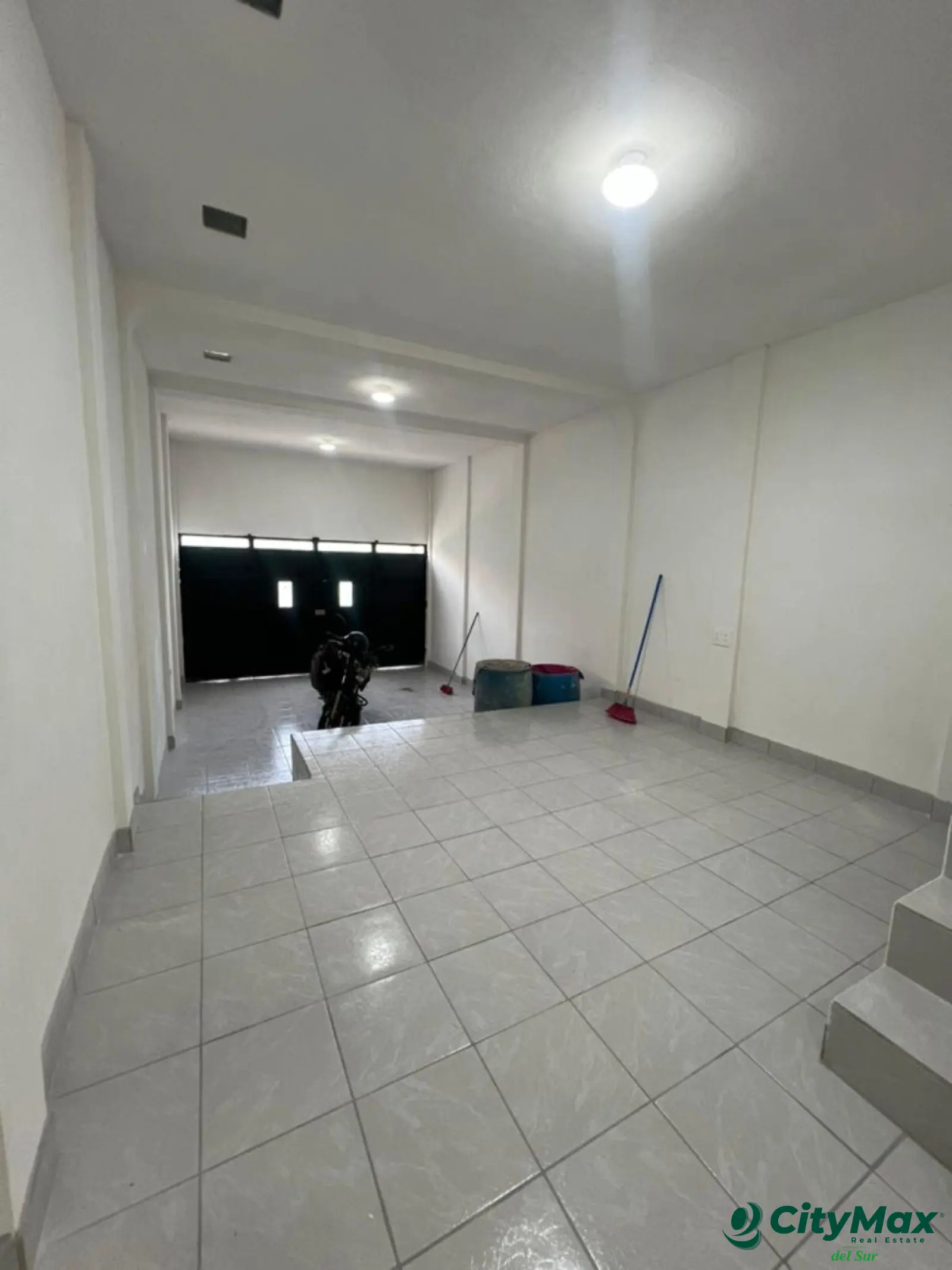 Casa con uso de suelo comercial. - foto 4