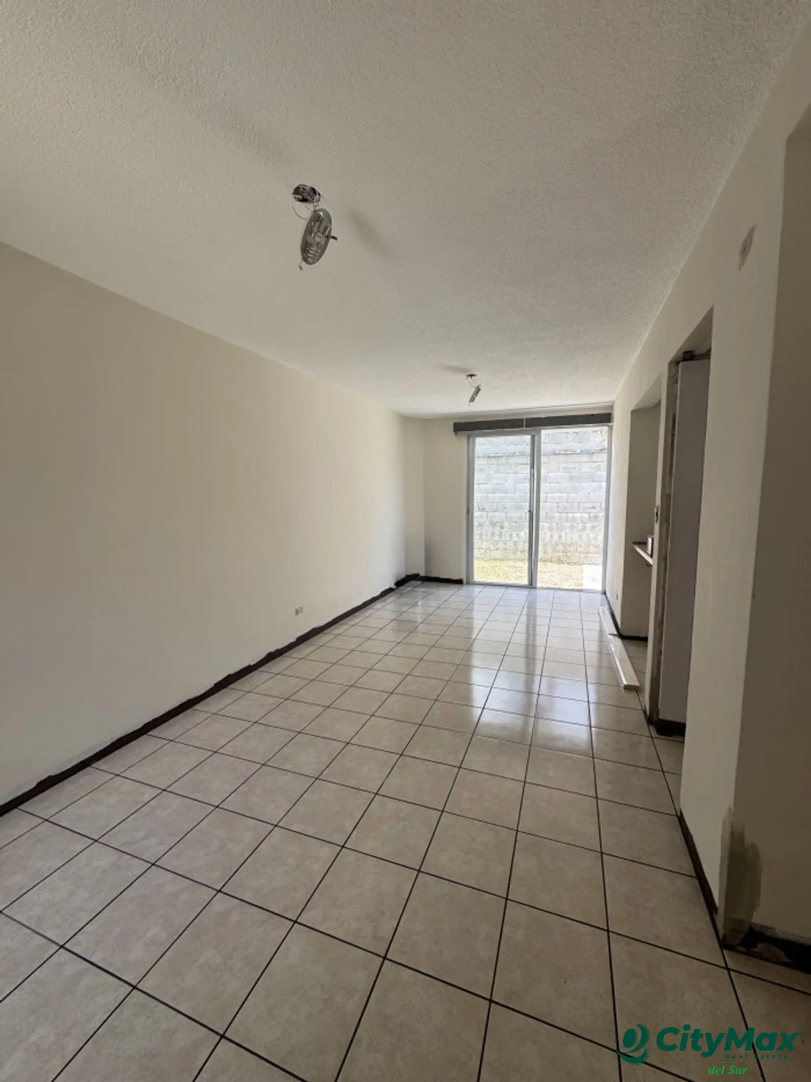 Rento Casa en Cond. Atras de Plaza Villa Nueva - foto 2