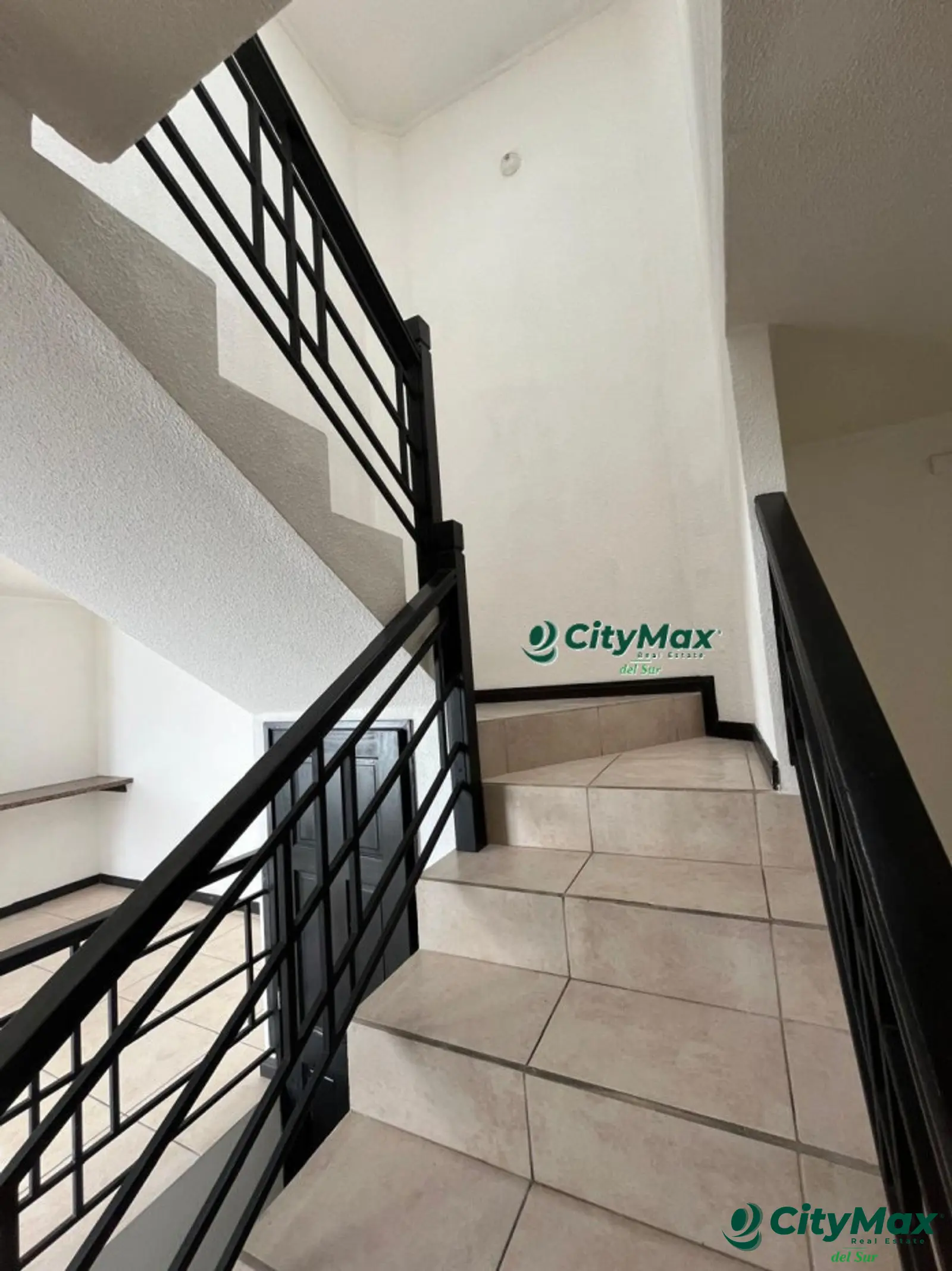 Casa en venta Sector 2 en Hacienda de Las Flores - Escalera