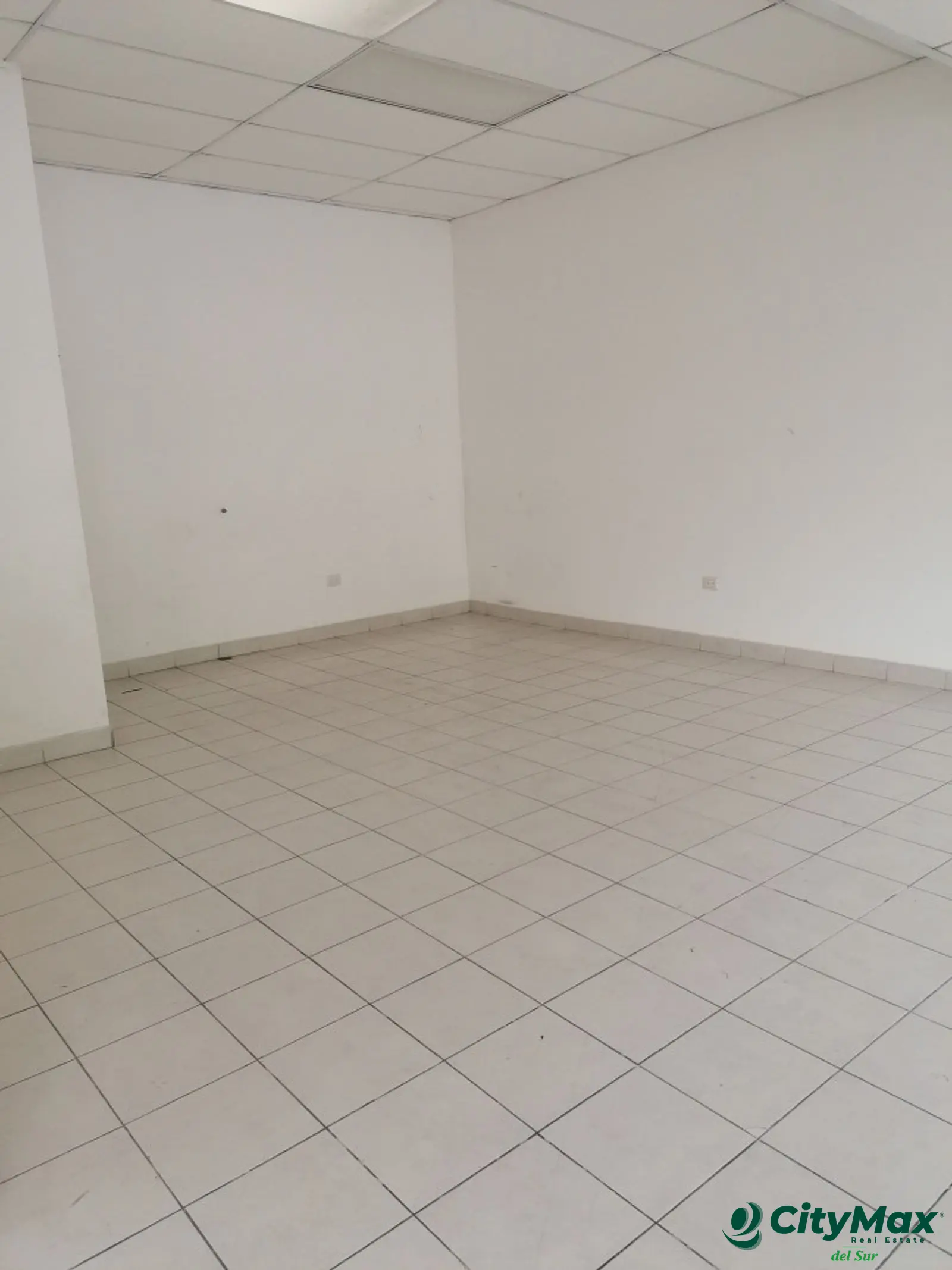 Se renta local en Plaza Comercial Prisma - foto 2
