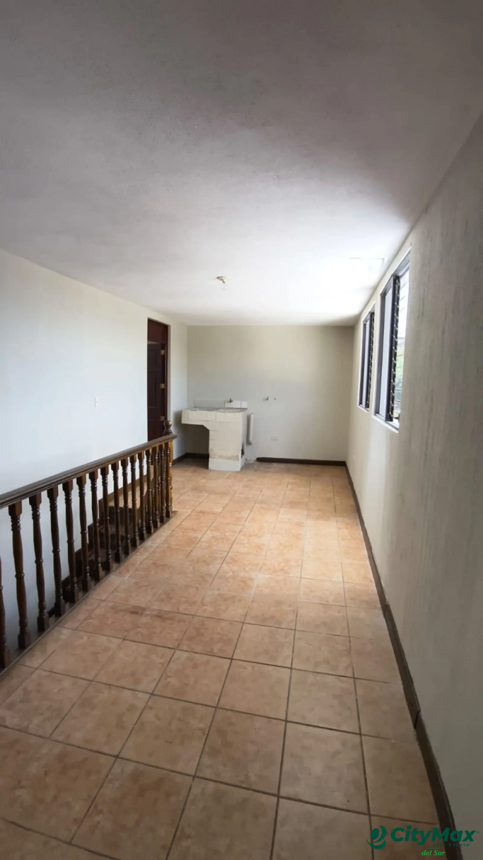 Amplia casa en venta en zona 18 Altos de la Atlántida - foto 12