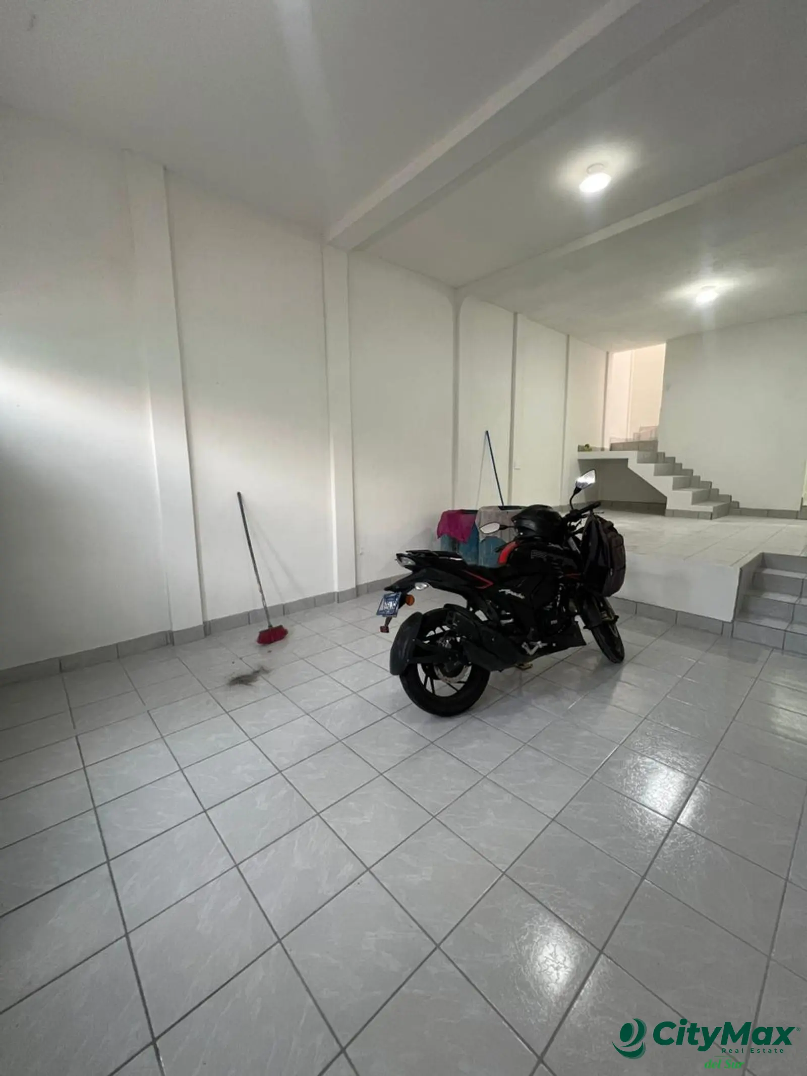 Casa con uso de suelo comercial. - foto 2