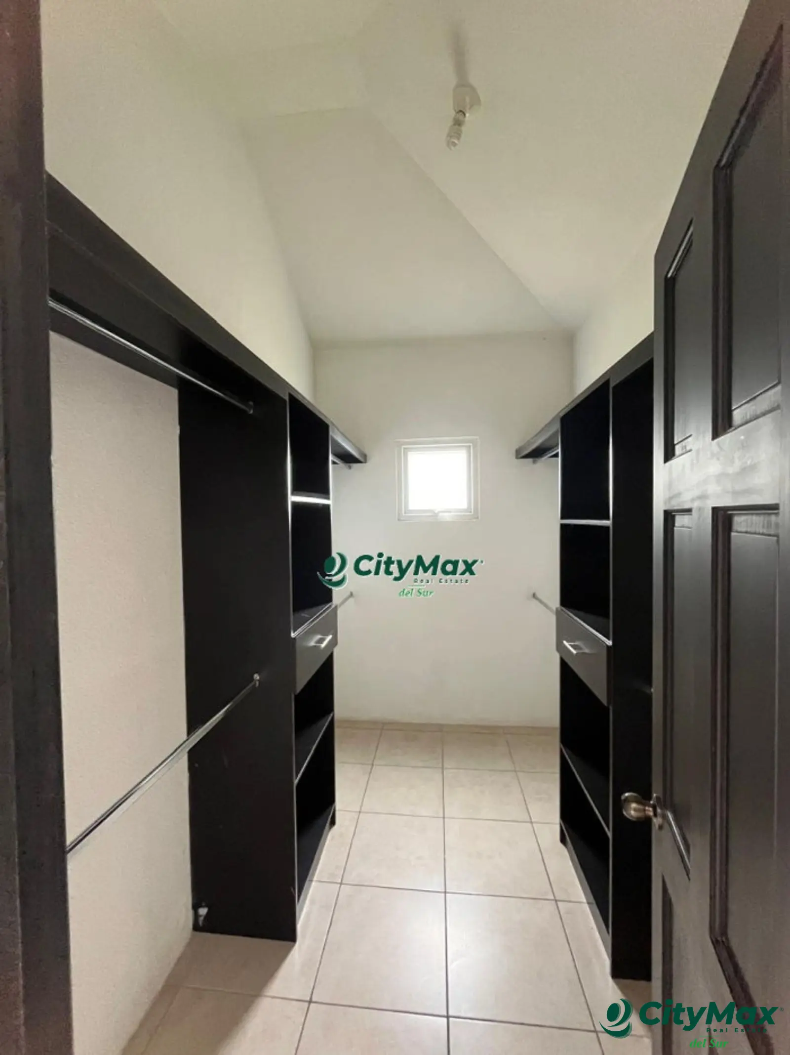 Casa en venta Sector 2 en Hacienda de Las Flores - Walking Closet
