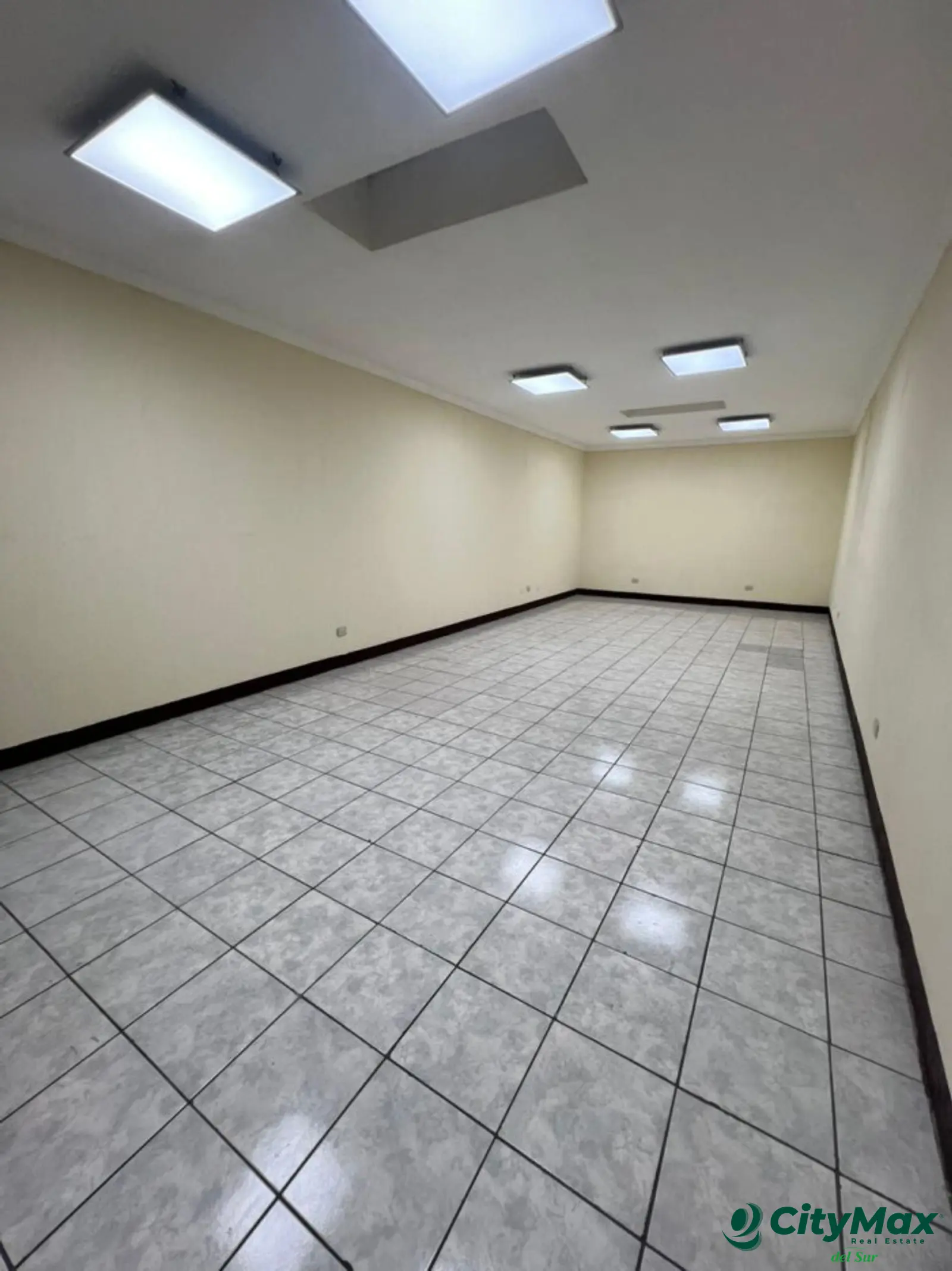 Oficinas Comerciales en renta calle principal Amatitlán - foto 6