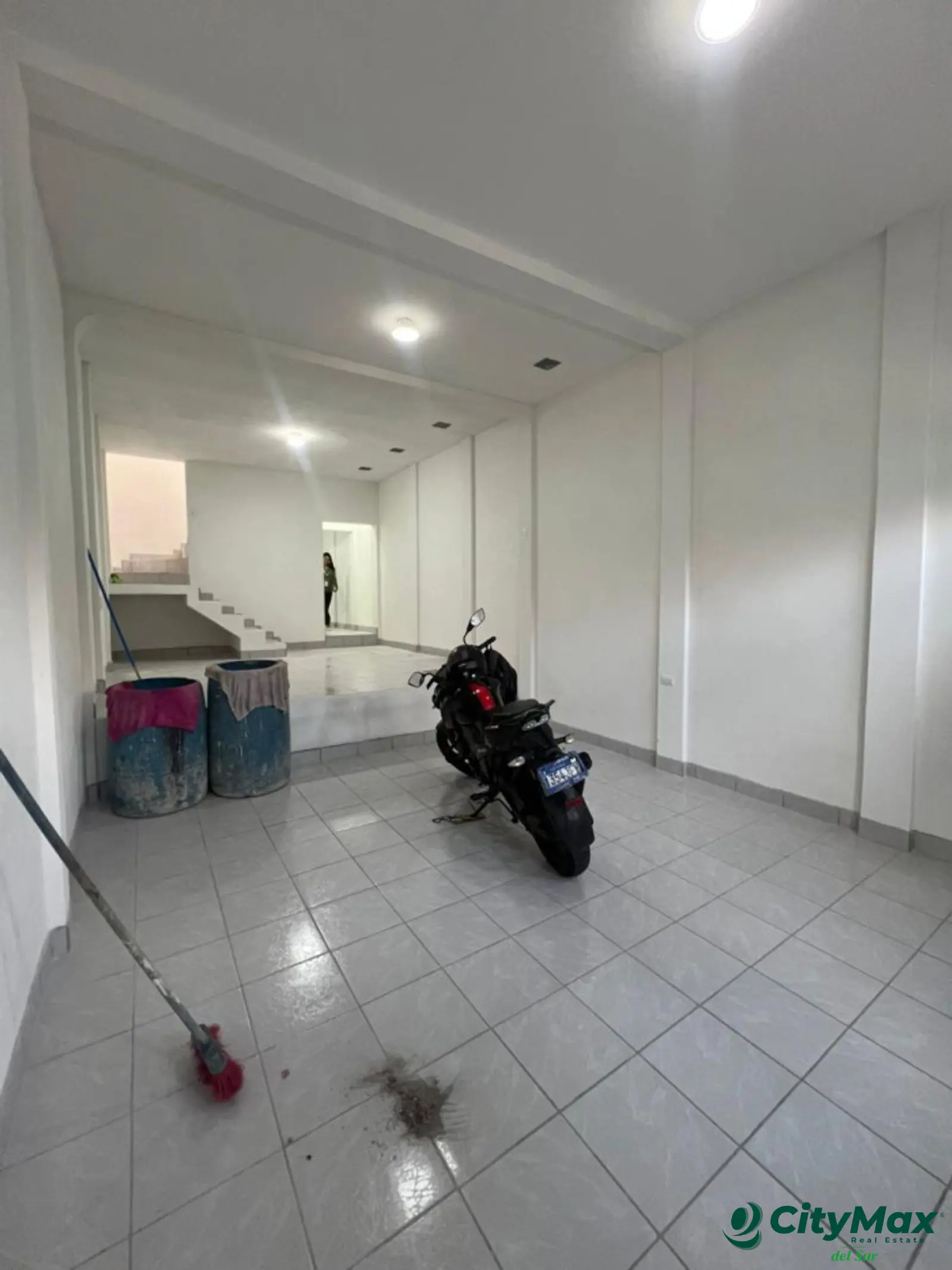 Casa con uso de suelo comercial. - foto 3