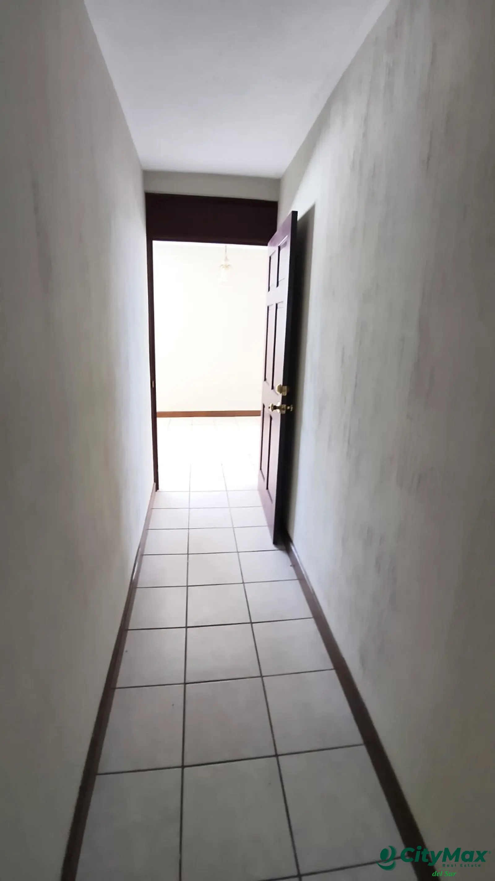 Amplia casa en venta en zona 18 Altos de la Atlántida - foto 2