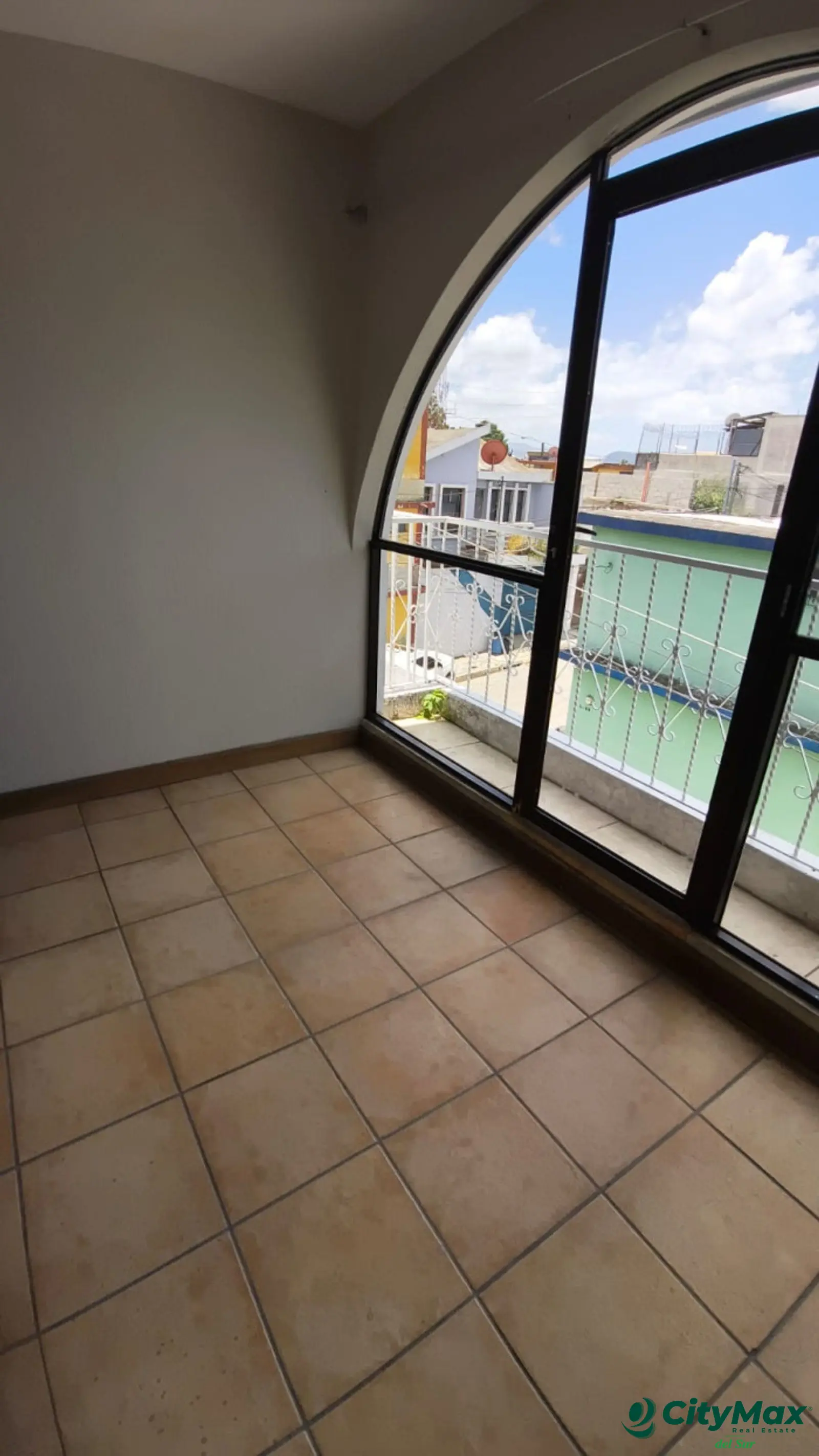Amplia casa en venta en zona 18 Altos de la Atlántida - foto 17