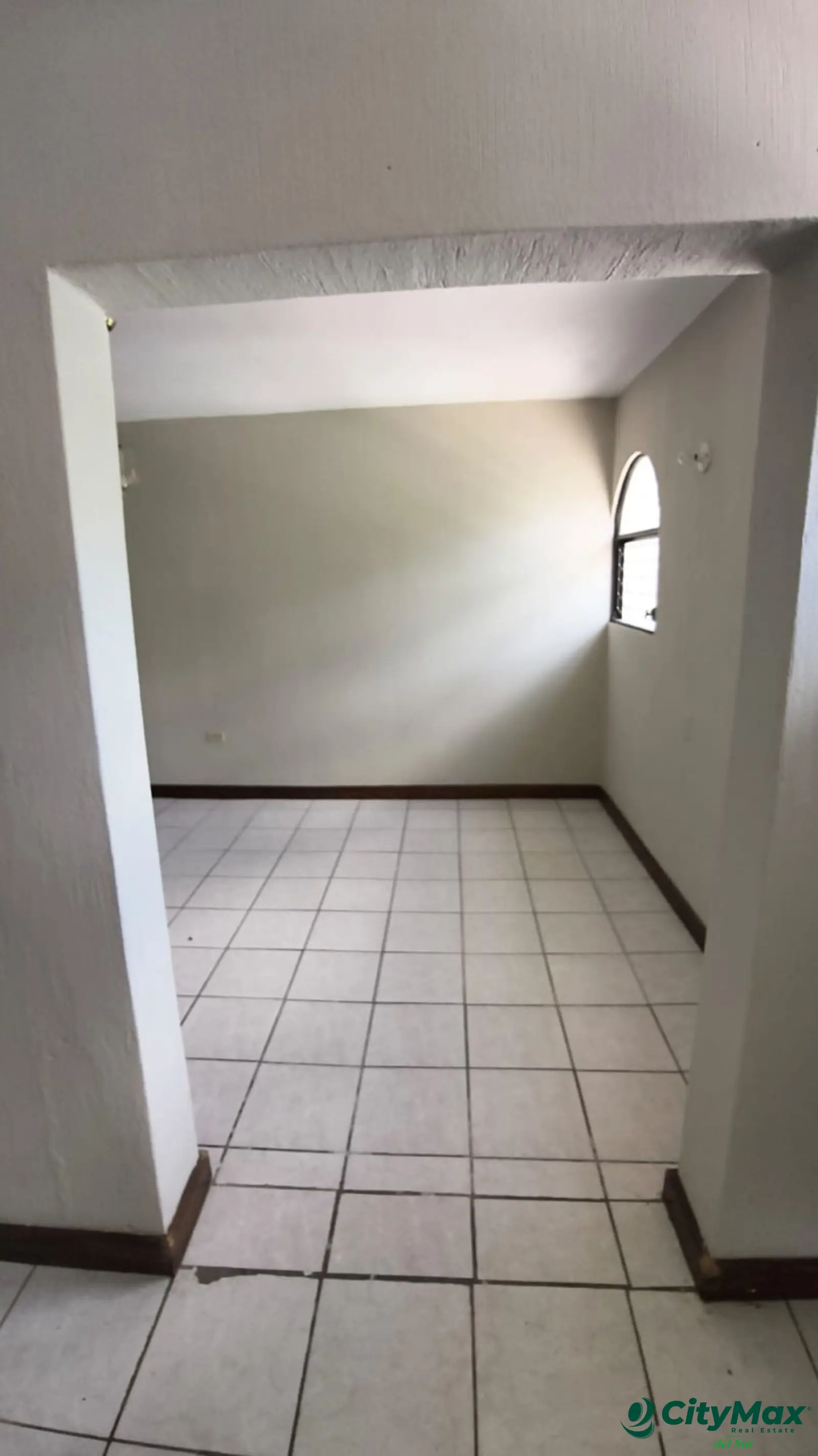 Amplia casa en venta en zona 18 Altos de la Atlántida - foto 10