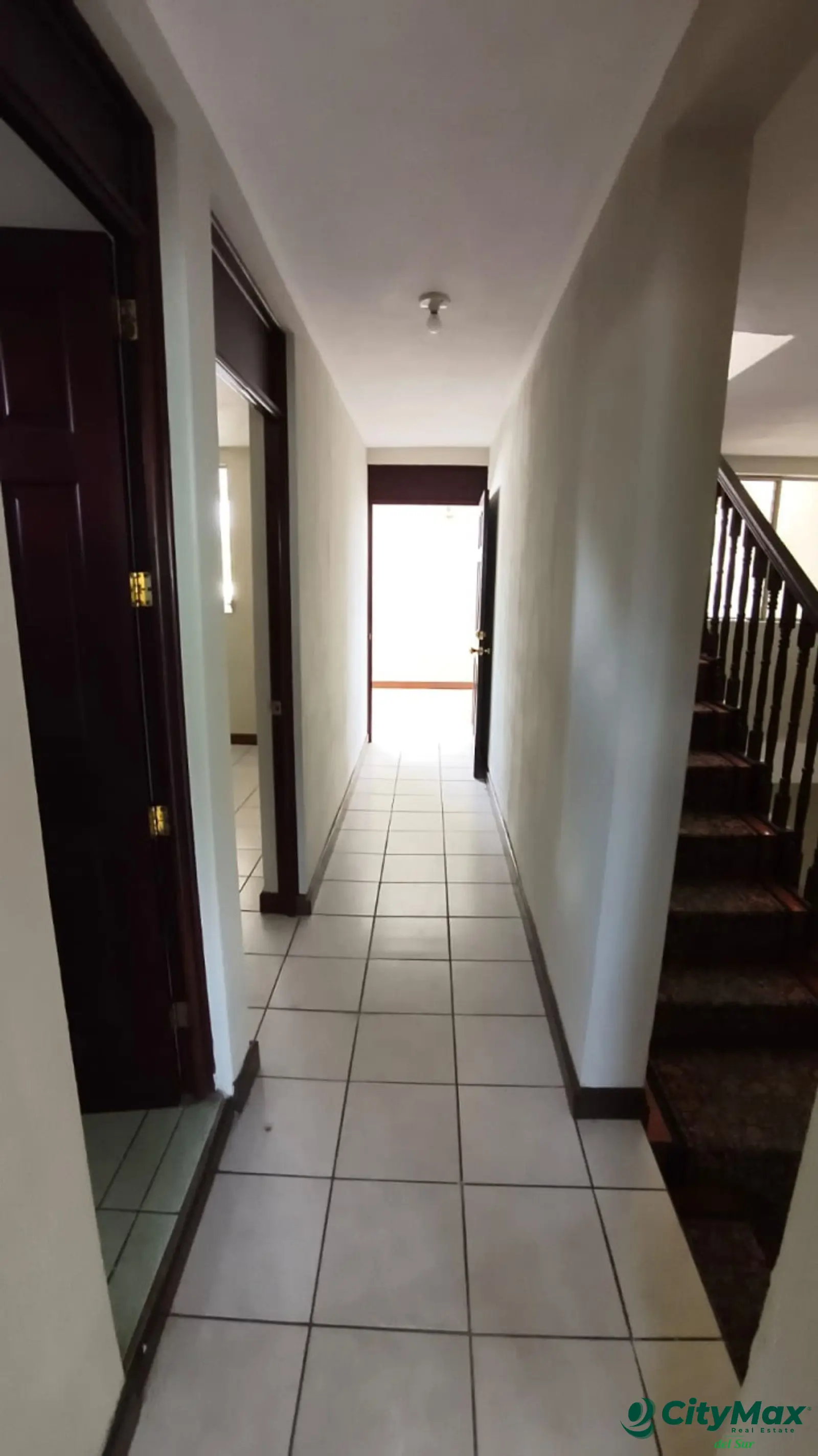 Amplia casa en venta en zona 18 Altos de la Atlántida - foto 6